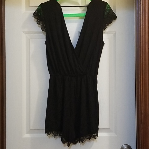 💥3 for $10💥 Surplice Lace-Trim Romper - Picture 5 of 7